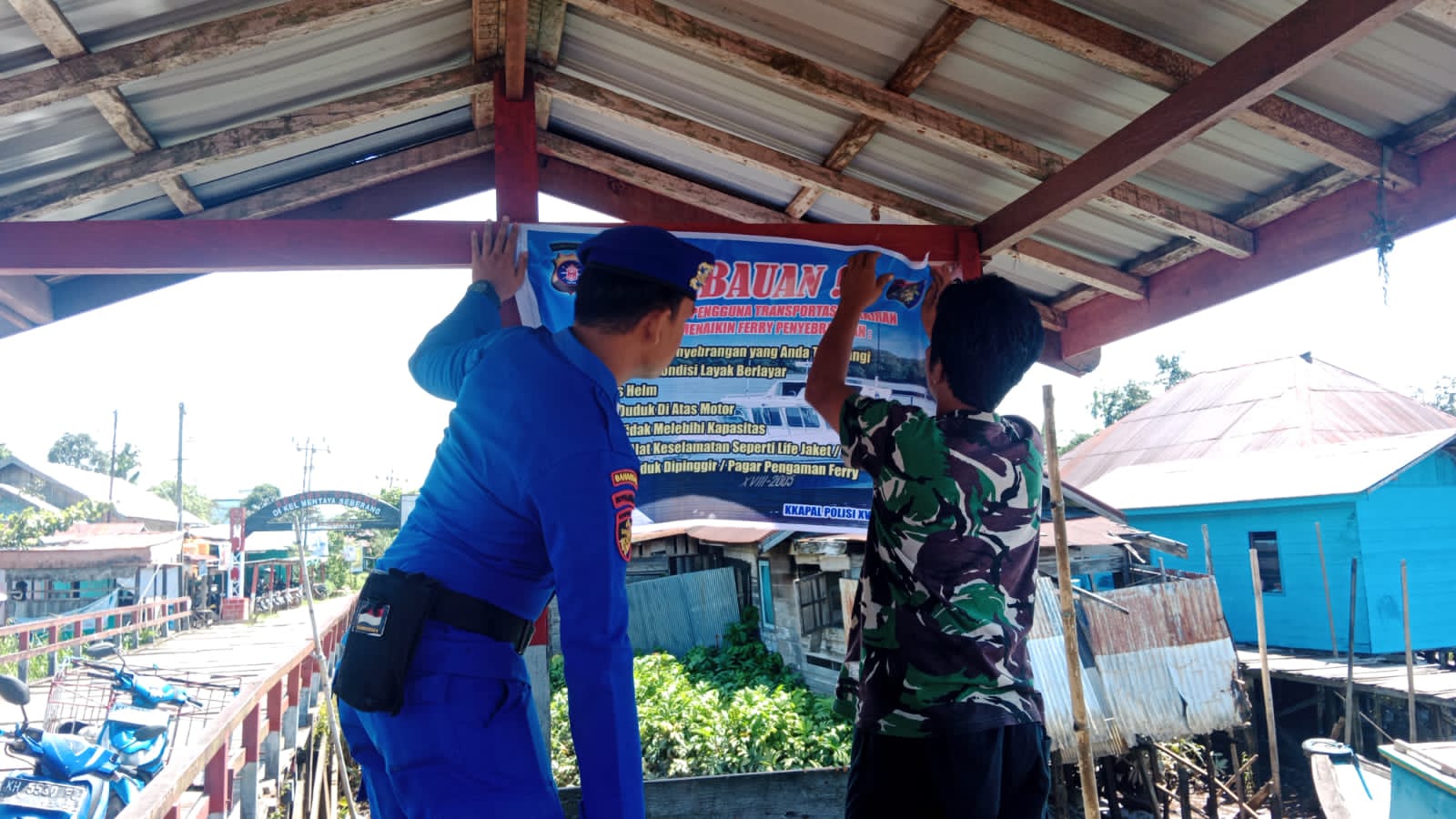 Pastikan Keamanan Dan Keselamatan Berlayar, KP 2005 Pasang Imbauan Di Dermaga Fery Penyeberangan