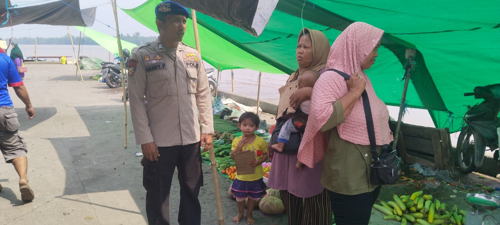 Peduli Lingkungan, Ditpolairud : Jangan Buang Sampah Ke Sungai