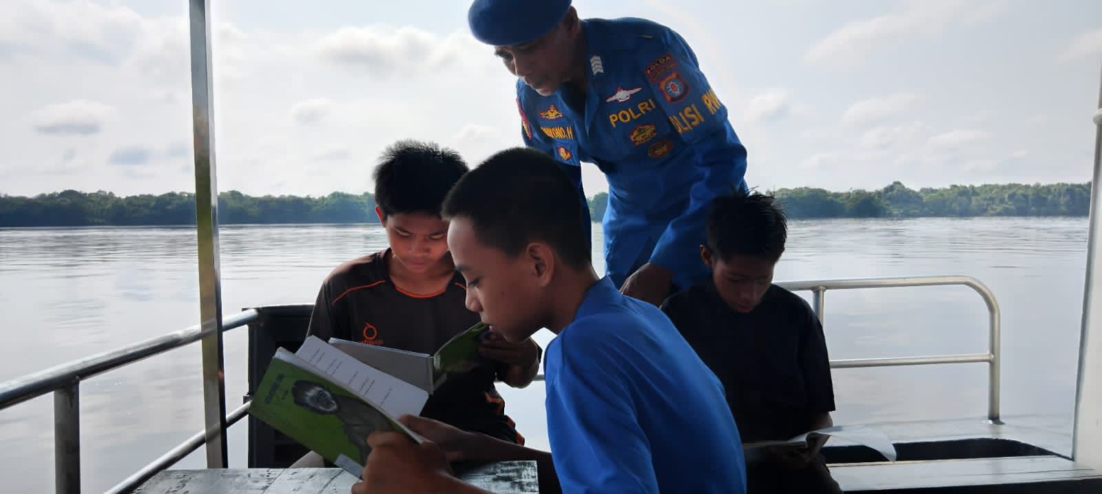 Tingkatkan SDM Masyarakat Bantaran Sungai, KP 2005 Berikan Pelayanan Perpustakaan
