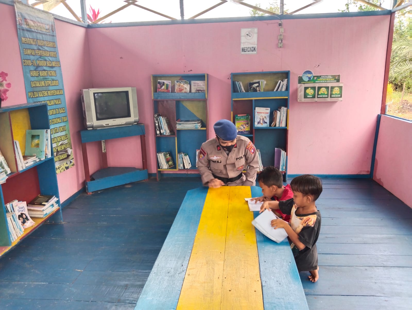 Tingkatkan Kualitas Pelayanan Kepada Publik , Ditpolairud Jaga Eksistensi Pondok Baca di Desa Batanjung
