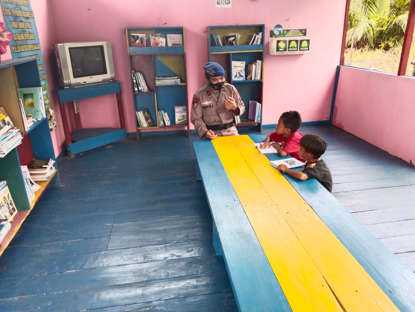 Tingkatkan Kualitas Pelayanan Kepada Publik , Ditpolairud Jaga Eksistensi Pondok Baca di Desa Batanjung