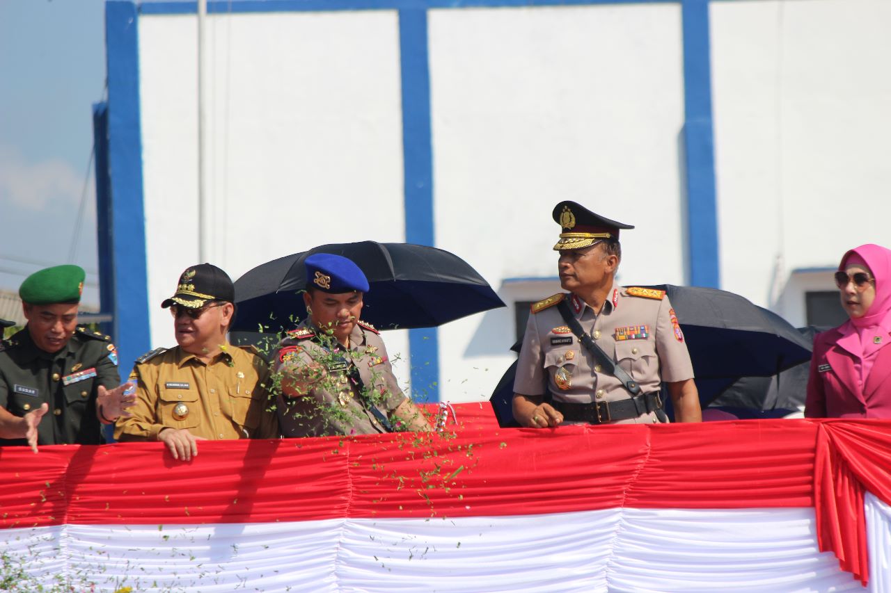 Jelang HUT Bhayangkara Ke- 77, Kapolda Kalteng Pimpin Upacara Tabur Bunga di Pelabuhan Habaring Hurung Sampit