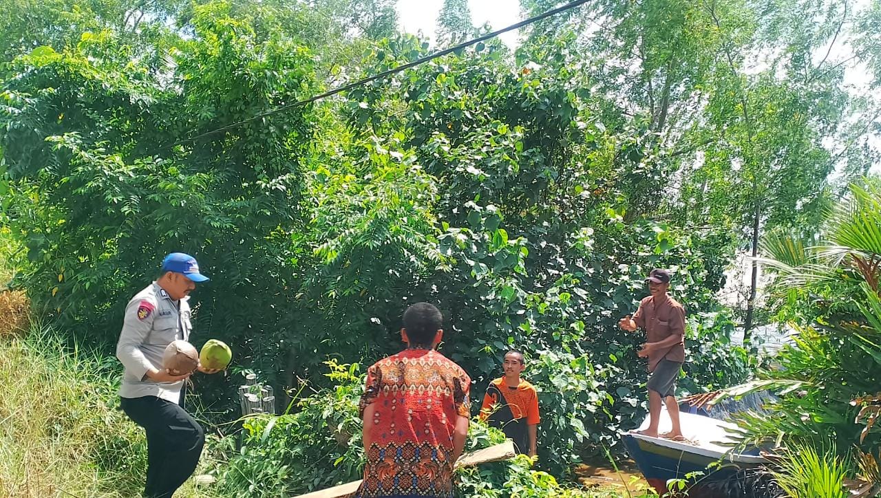 Jalin Komunikasi Masyarakat Pesisir, Polisi RW Ditpolairud Sambangi Warga Desa Tanjung Perawan 
