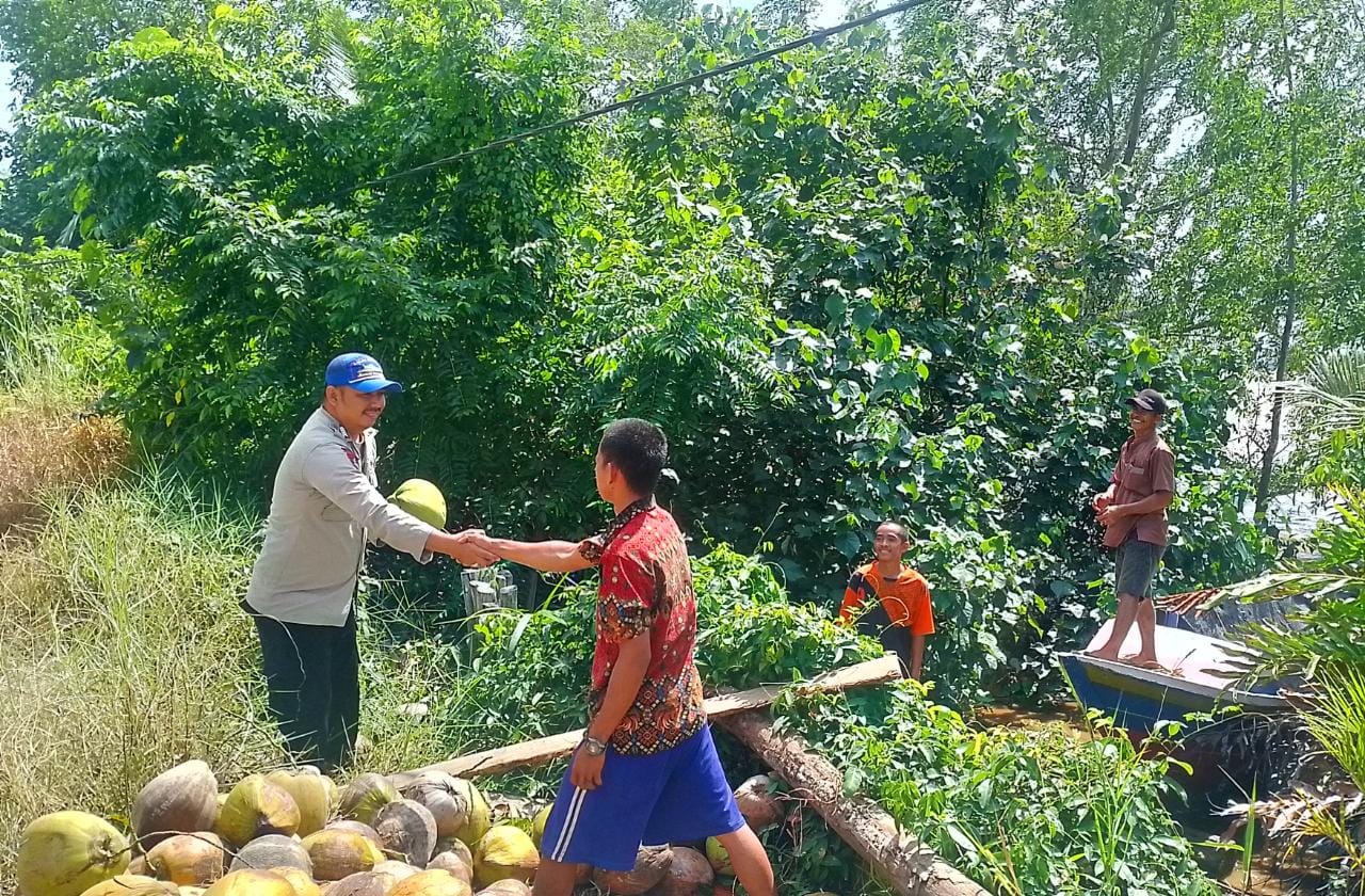 Jalin Komunikasi Masyarakat Pesisir, Polisi RW Ditpolairud Sambangi Warga Desa Tanjung Perawan 