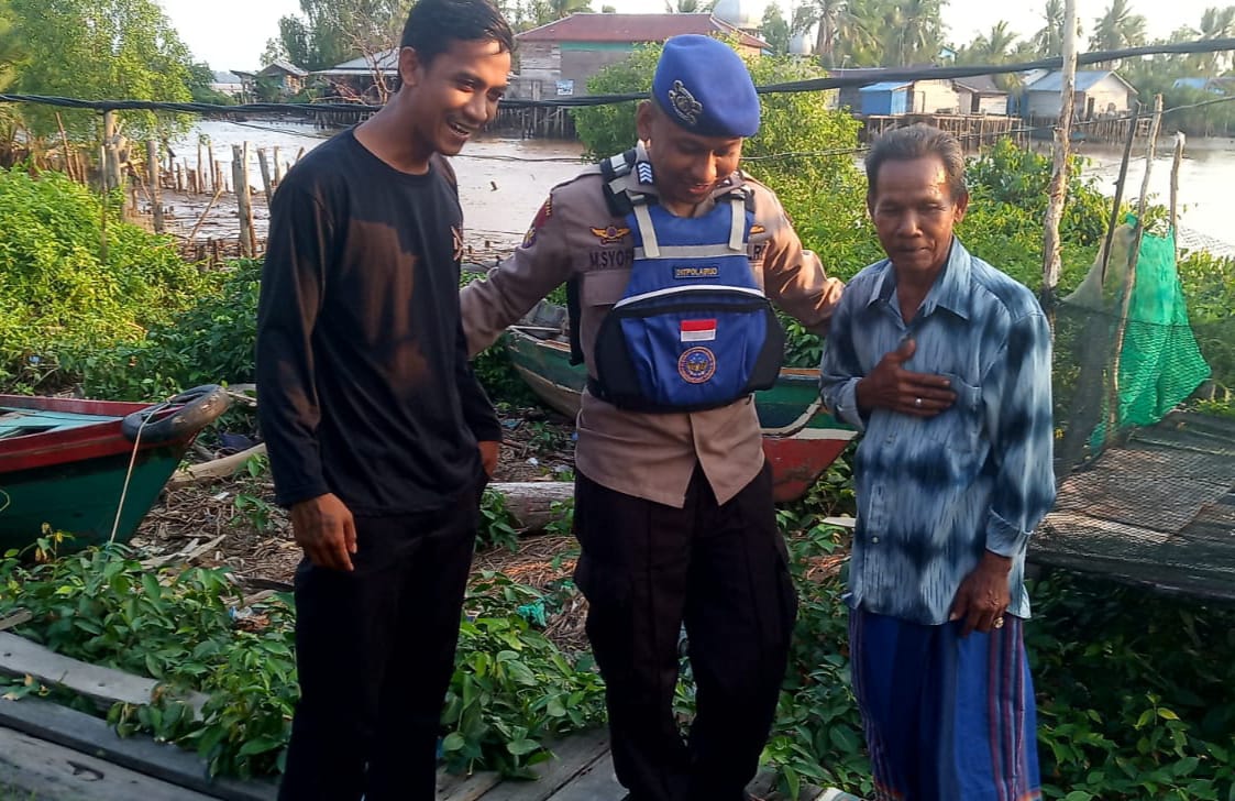 Bincang Pagi Bersama Warga Desa Batanjung, Personel Ditpolairud Disambut Hangat