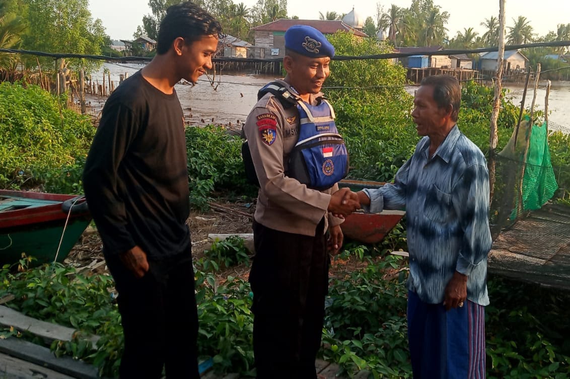 Bincang Pagi Bersama Warga Desa Batanjung, Personel Ditpolairud Disambut Hangat