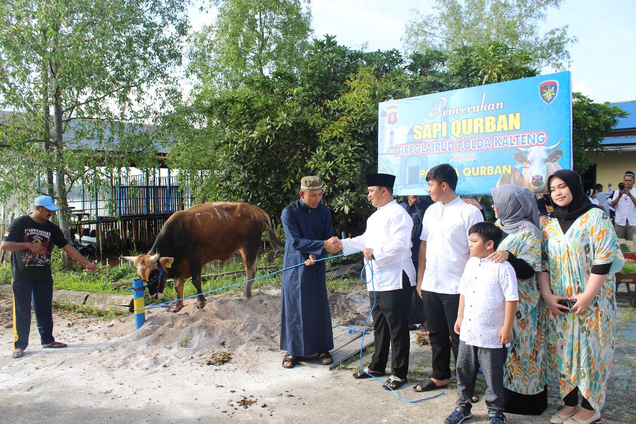 Peringati Hari Raya Idul Adha 1444 H, Personil Dan Masyarakat Melaksanakan Sholat Ied Di Halaman Mako Ditpolairud