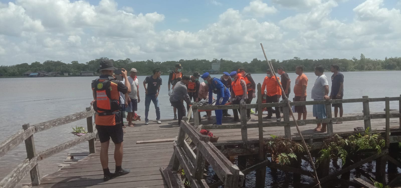 Di Duga Meninggal Karena Sakit, Ditpolairud Evakuasi Jenazah Nahkoda Kapal TB Tanjung Johor XXIII