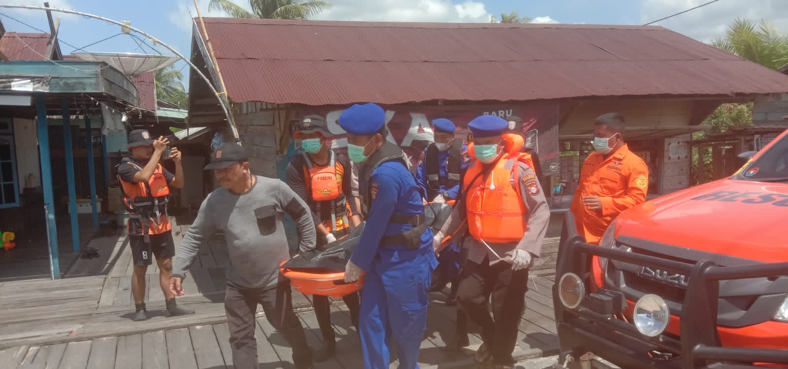 Di Duga Meninggal Karena Sakit, Ditpolairud Evakuasi Jenazah Nahkoda Kapal TB Tanjung Johor XXIII