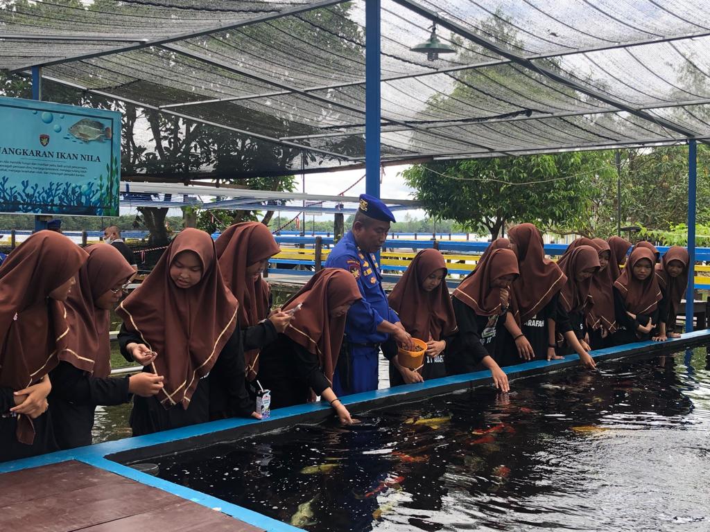 Mendapat Kunjungan Pelajar SMP Islam Terpadu Arafah Sampit, Personel Ditpolairud Jelaskan Hal Ini