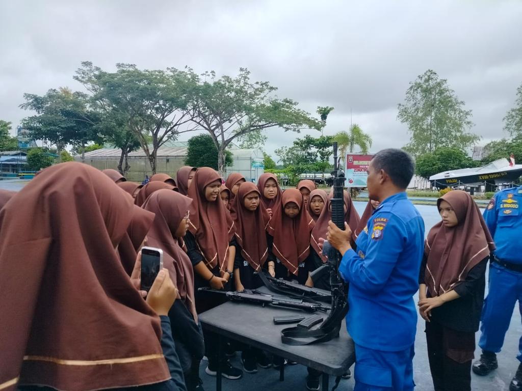 Mendapat Kunjungan Pelajar SMP Islam Terpadu Arafah Sampit, Personel Ditpolairud Jelaskan Hal Ini