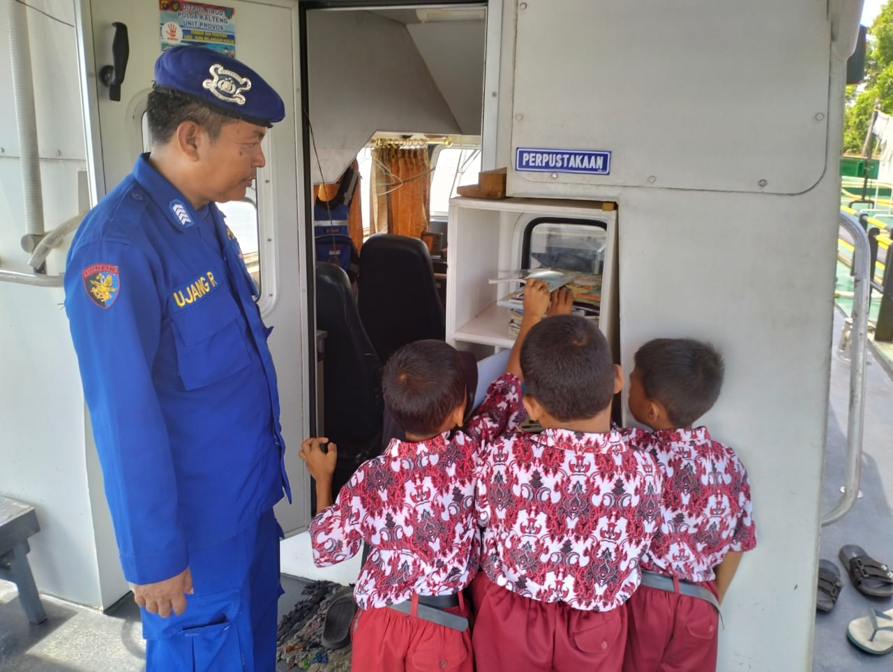 Perpustakaan Terapung KP 2005 Menjadi Tempat Favorit Pelajar di Desa Bengkirai