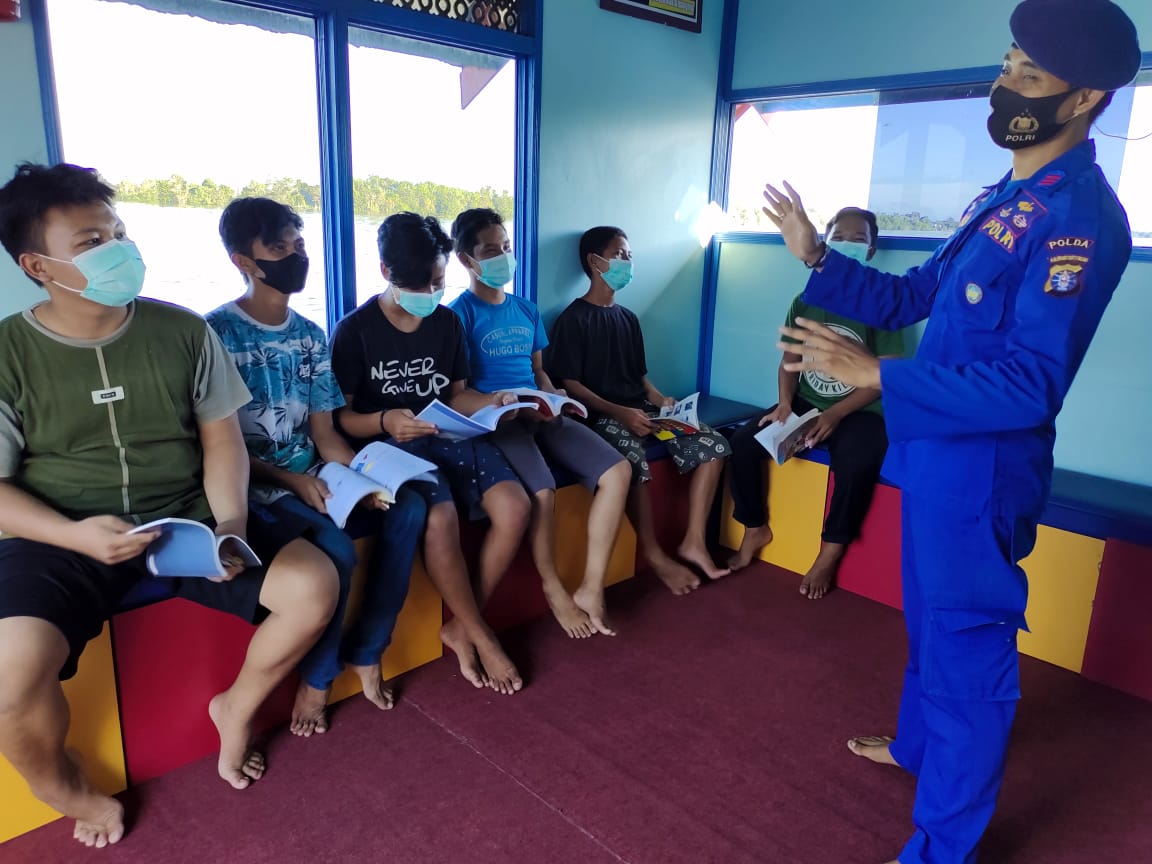 Personel Ditpolairud Lakukan Pendampingan Kepada Para Pelajar