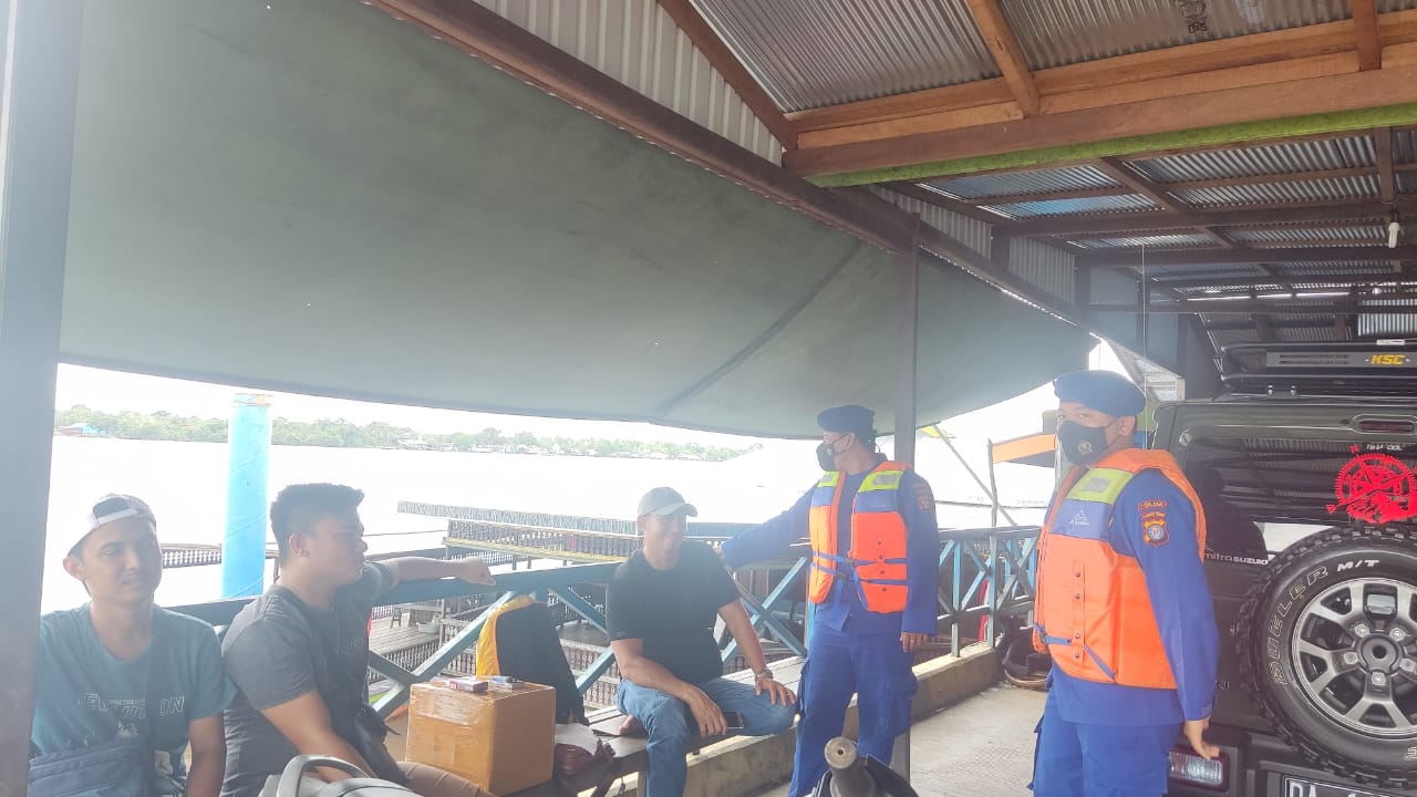 Sambang Warga Desa Sei Gohong Pulang Pisau, Personel Ditpolairud Sisipkan Pesan Kamtibmas