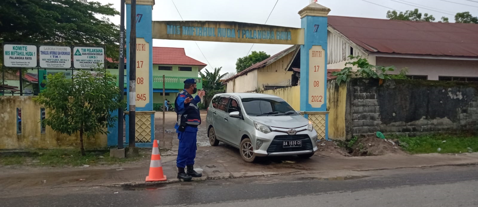 Pastikan Pelajar Aman, Ditpolairud Polda Kalteng Laksanakan Gatur Lalu Lintas