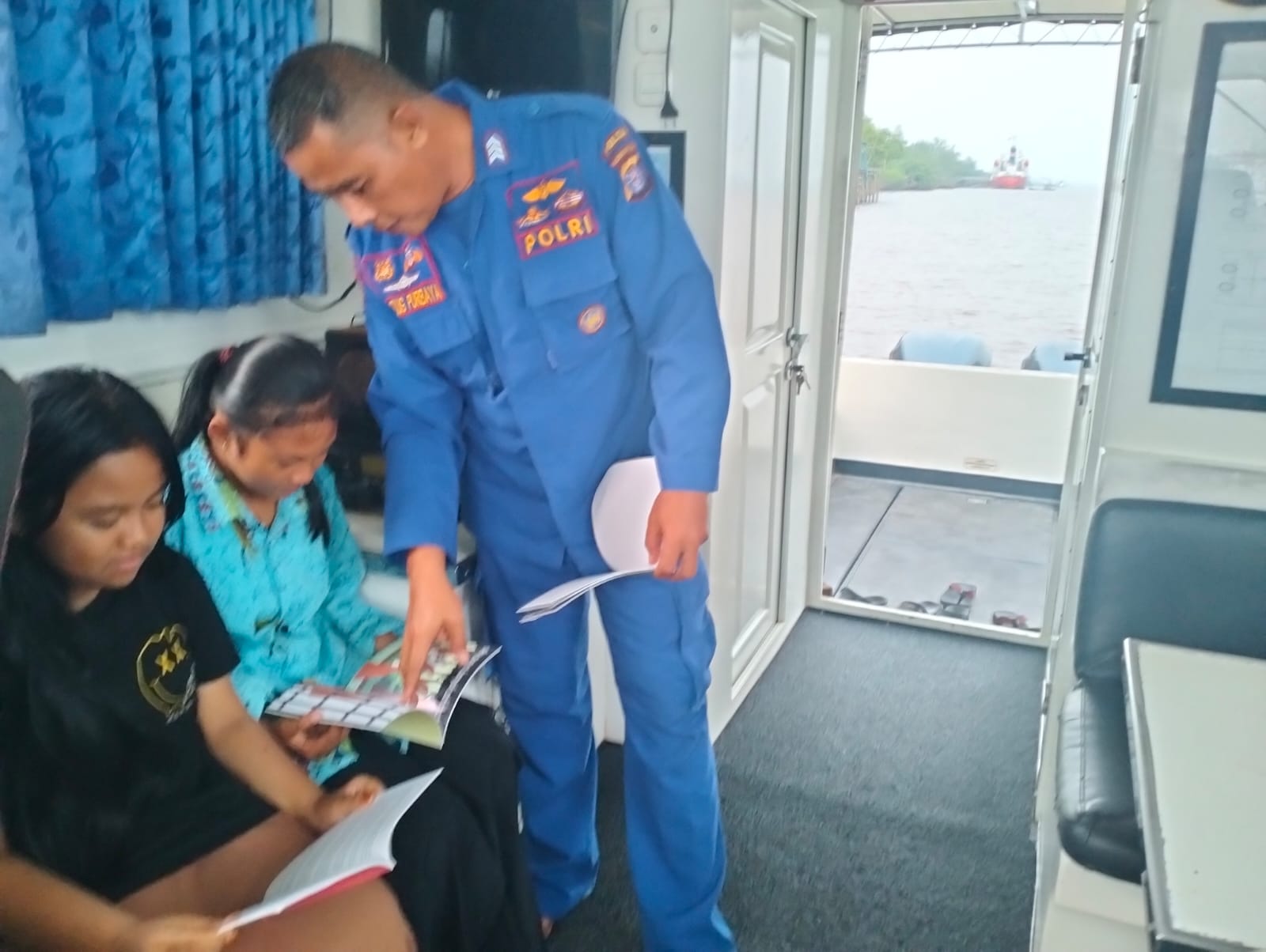 Kapal Melek Huruf Milik Ditpolairud Jangkau Masyarakat Desa Terpencil