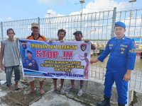 Personel Ditpolairud Imbau Warga Kuala Jelai Turut Jaga Kebersihan Sungai