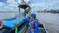 Pastikan Pelayaran Aman, Ditpolairud Sambangi Kapal Tradisional