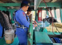 Melaksanakan Patroli Perairan di Das Katingan, Ditpolairud Polda Kalteng Pastikan Pelayaran Aman dan Kondusif