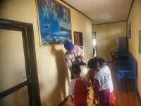 Mako Perwakilan Pegatan Dikunjungi anak-anak Pelajar Pegatan, Personel Lakukan Hal Ini