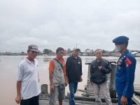 Personil Ditpolairud Polda Kalteng Ajak Masyarakat Waspadai Berita Hoax Jelang Pemilu 2024.