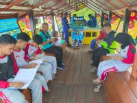 Peduli Sumber Daya Manusia Bantaran Sungai Das Mentaya, Ditpolairud Lakukan Hal Ini