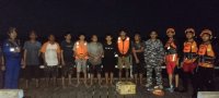 Kapal Tenggelam Diperairan Muara Sampit, KP XVIII-2006 Ditpolairud Beserta Tim Gabungan lakukan Evakuasi 
