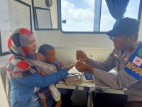 Lewat Perpustakaan Dan Klinik Terapung, Kapal Ditpolairud Cerdaskan Dan Sehatkan Masyarakat